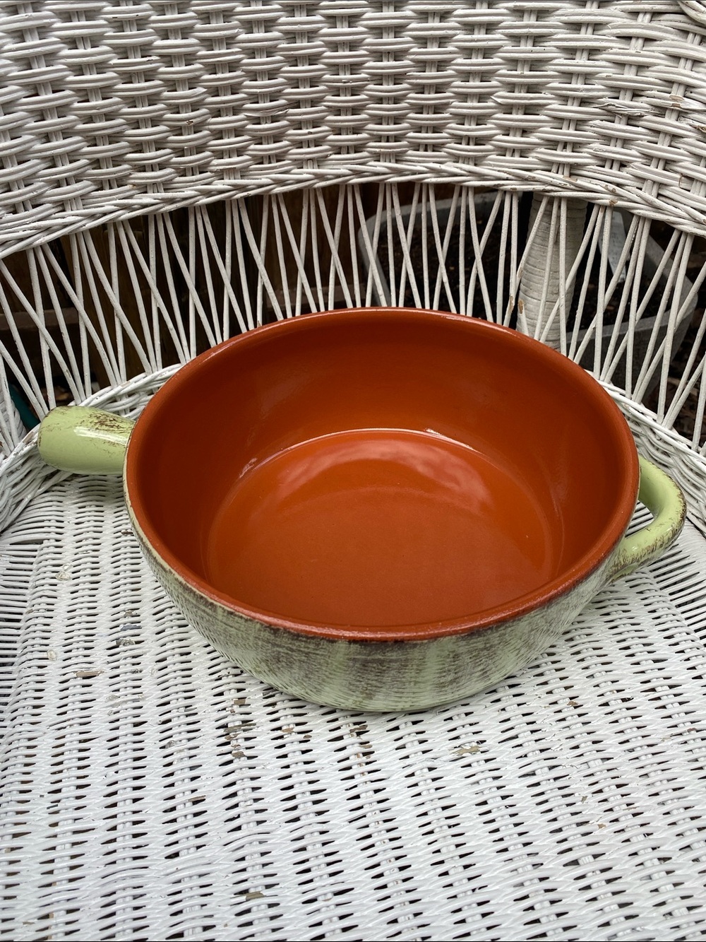 De Silva Large pan/bowl with handle. 10 x 10 inches